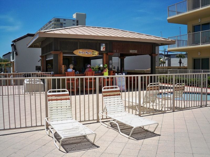 Tiki hut bar