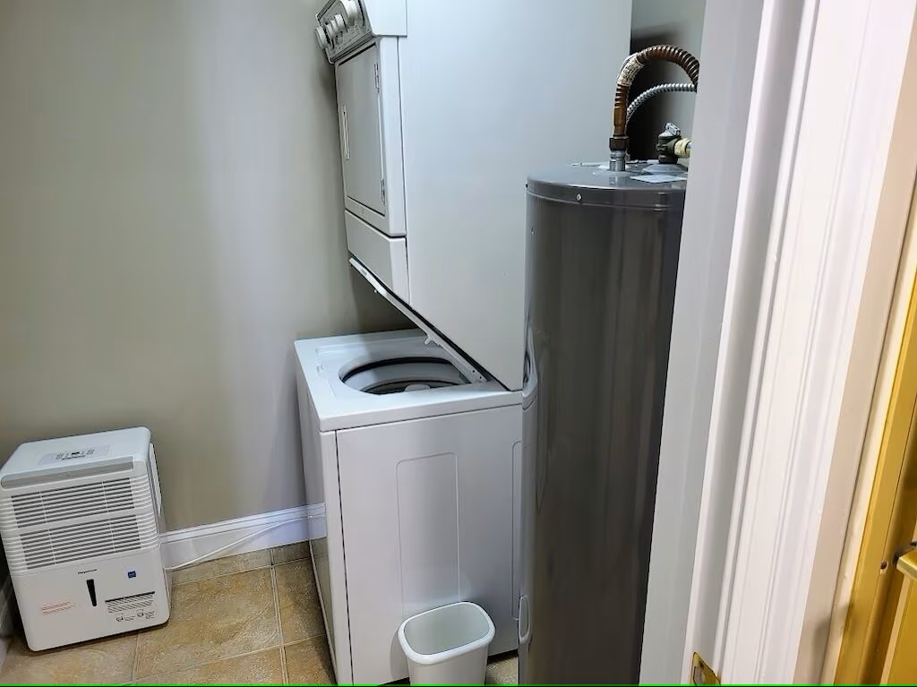 washer / dryer laundry area